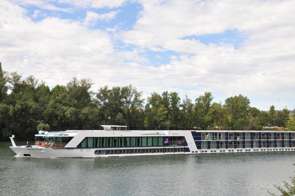 Отель O2 Saone Reyrieux Экстерьер фото
