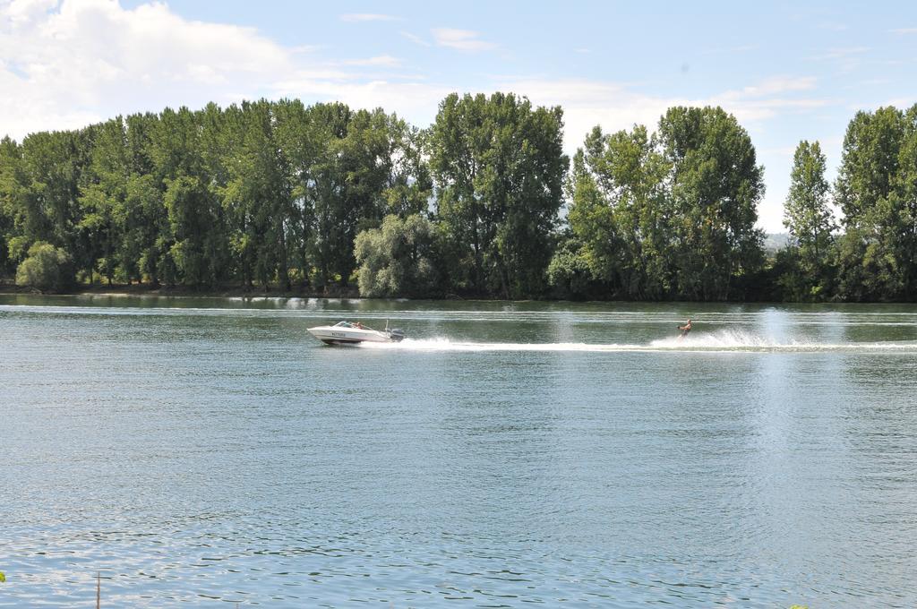 Отель O2 Saone Reyrieux Экстерьер фото